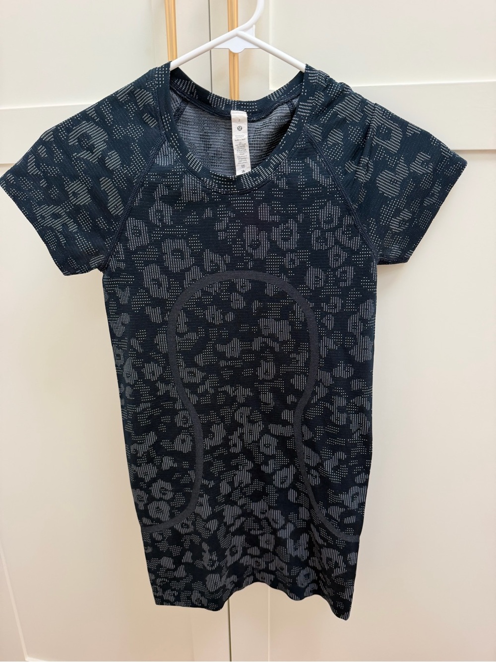 lululemon athletica Kids Short Sleeve Top - Black with Charcoal Pattern
